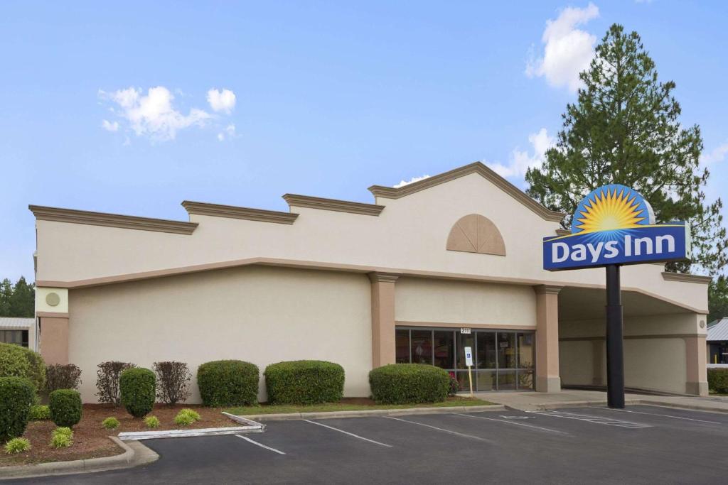 Days Inn by Wyndham Fayetteville-South/I-95 Exit 49 Main image 1